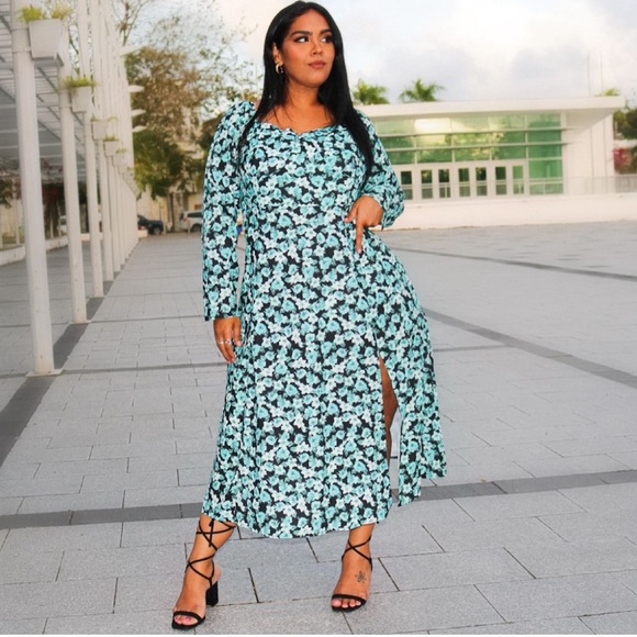 Dresses & Skirts - Spring flowers long sleeves midi dress
